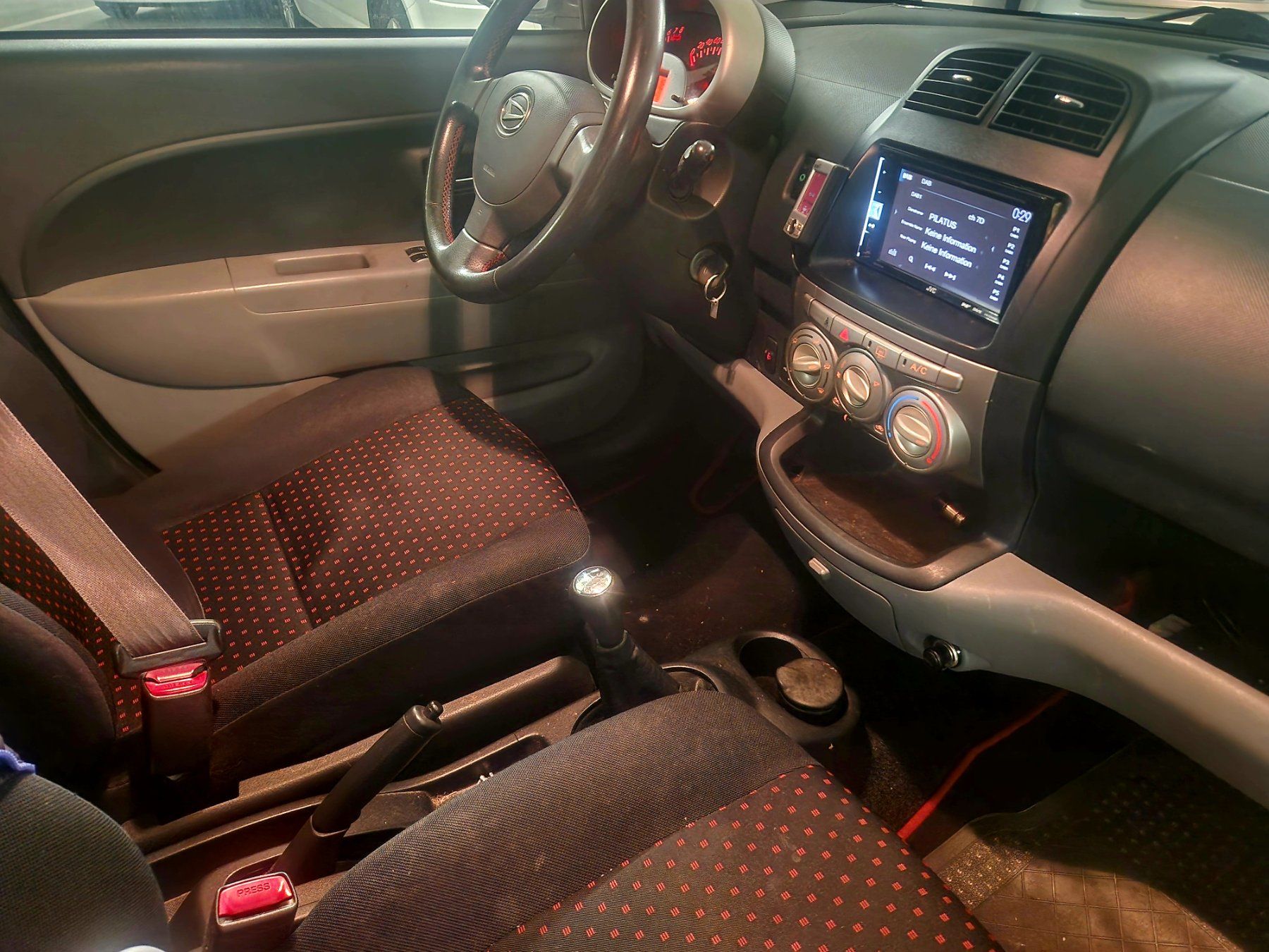 Daihatsu Automobili: Daihatsu Sirion 1.5 Custom – Usato da Sempach venduto da der.woww.effekt