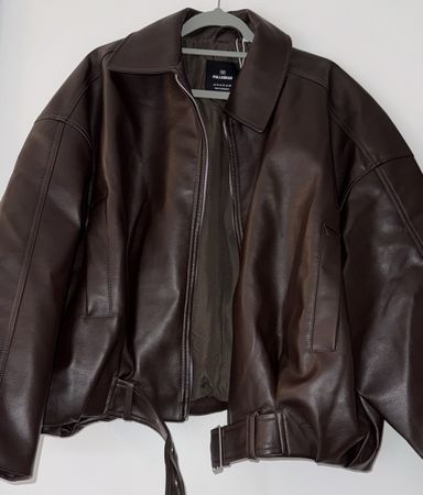 ViraleBraune Kunstlederjacke von Pull&Bear, Gr M, mit Etiket