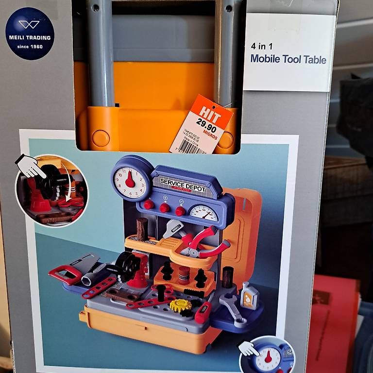 Spielzeuge: Werkzeug-Tisch - Neu - Mobile Tool Table 4 in 1 – Neu und originalverpackt aus Hägendorf von PRvR
