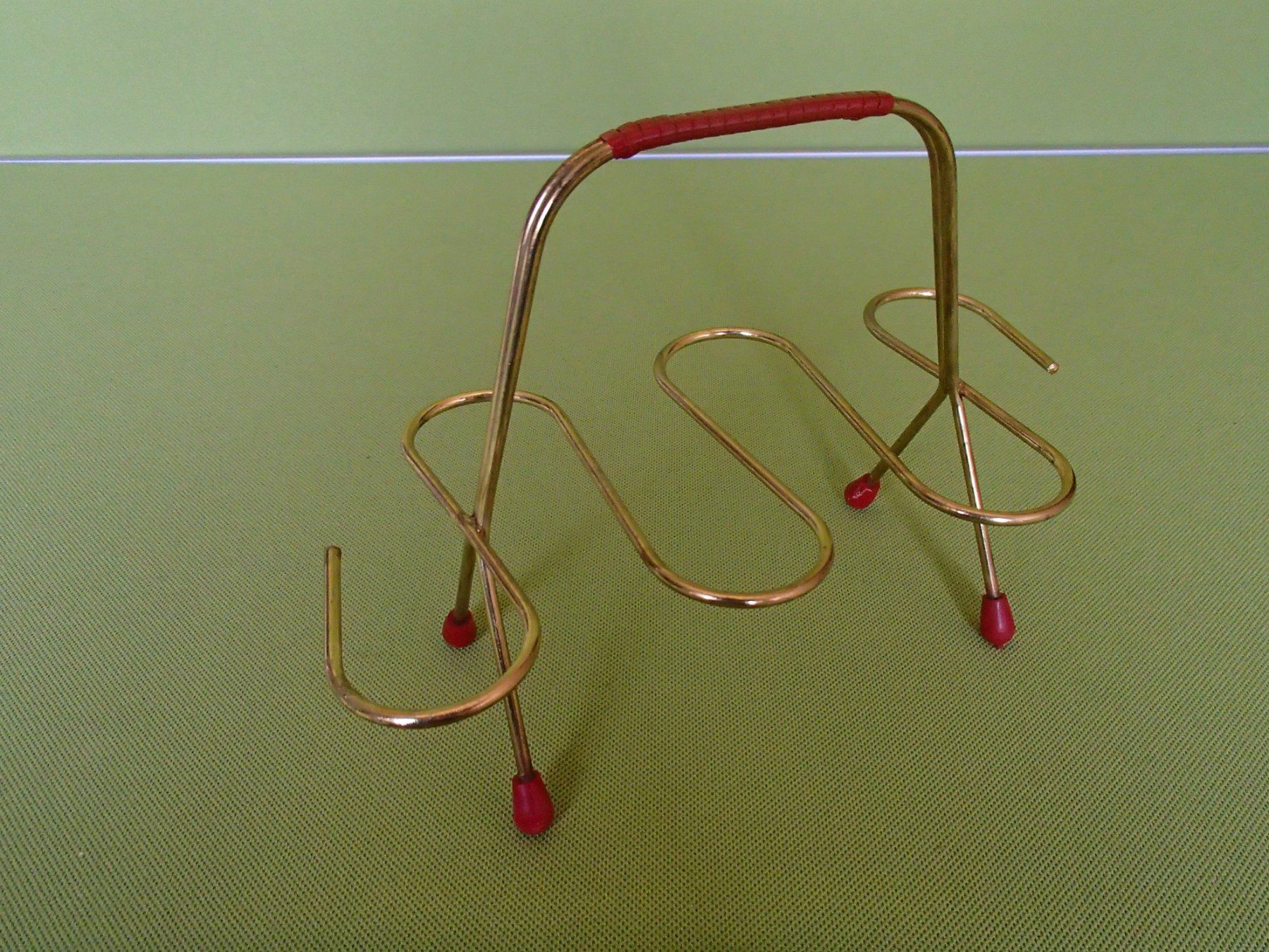 Altro per la casa: Vintage Schnapsglashalter Messing mit roten Füsschen und Hal – Usato da Schöfflisdorf venduto da pullux