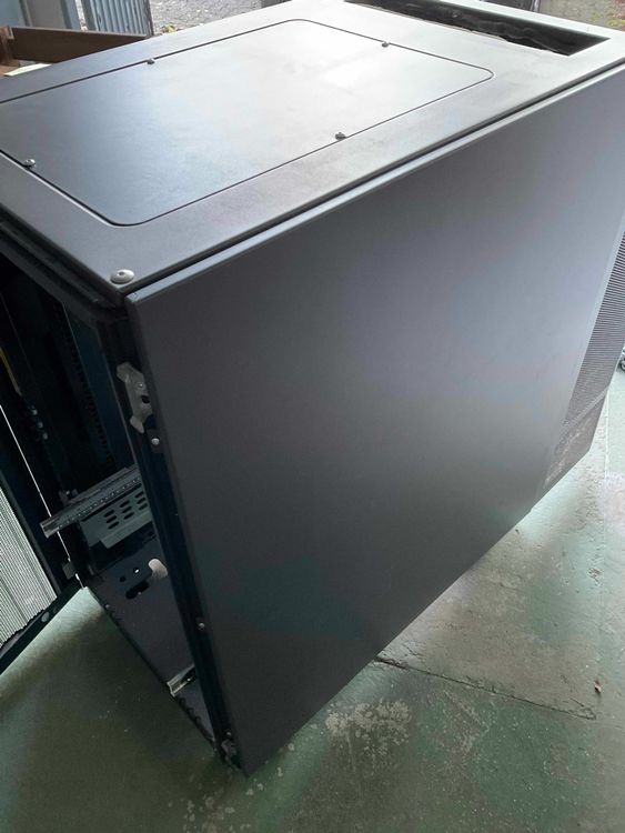 HP Half height (22U) Gen 2 Server Rack. (Gebraucht) in Weinfelden für ...