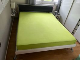 Bett 200 x 160 (Bett-Rahmen & Lattenrost, ohne Matratze)