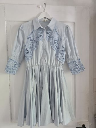 Maje Kleid hellblau mit Spitzenbesatz Grösse 36 neuwertig