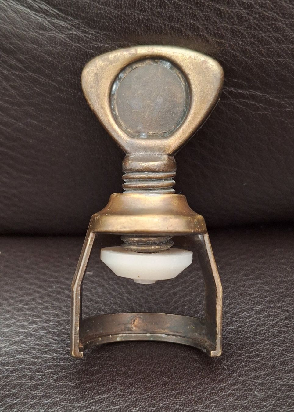 Apribottiglie & Tappi per chiusura: Weinstöpsel, Weinverschluss,Vintage, Messing Optik – Usato da Weinfelden venduto da Yenas10 3
