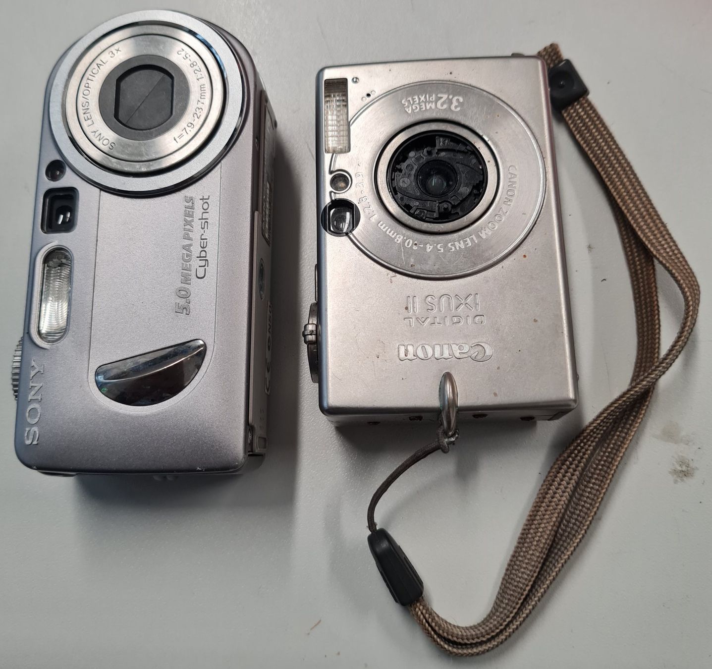 Sony Fotocamera: Digital Kameras 2 Stück – Difettoso da Horw venduto da Arta20000