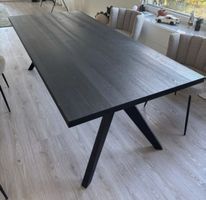 Schwarzer Massivholztisch Interio– modern & robust 2.2m x 1m