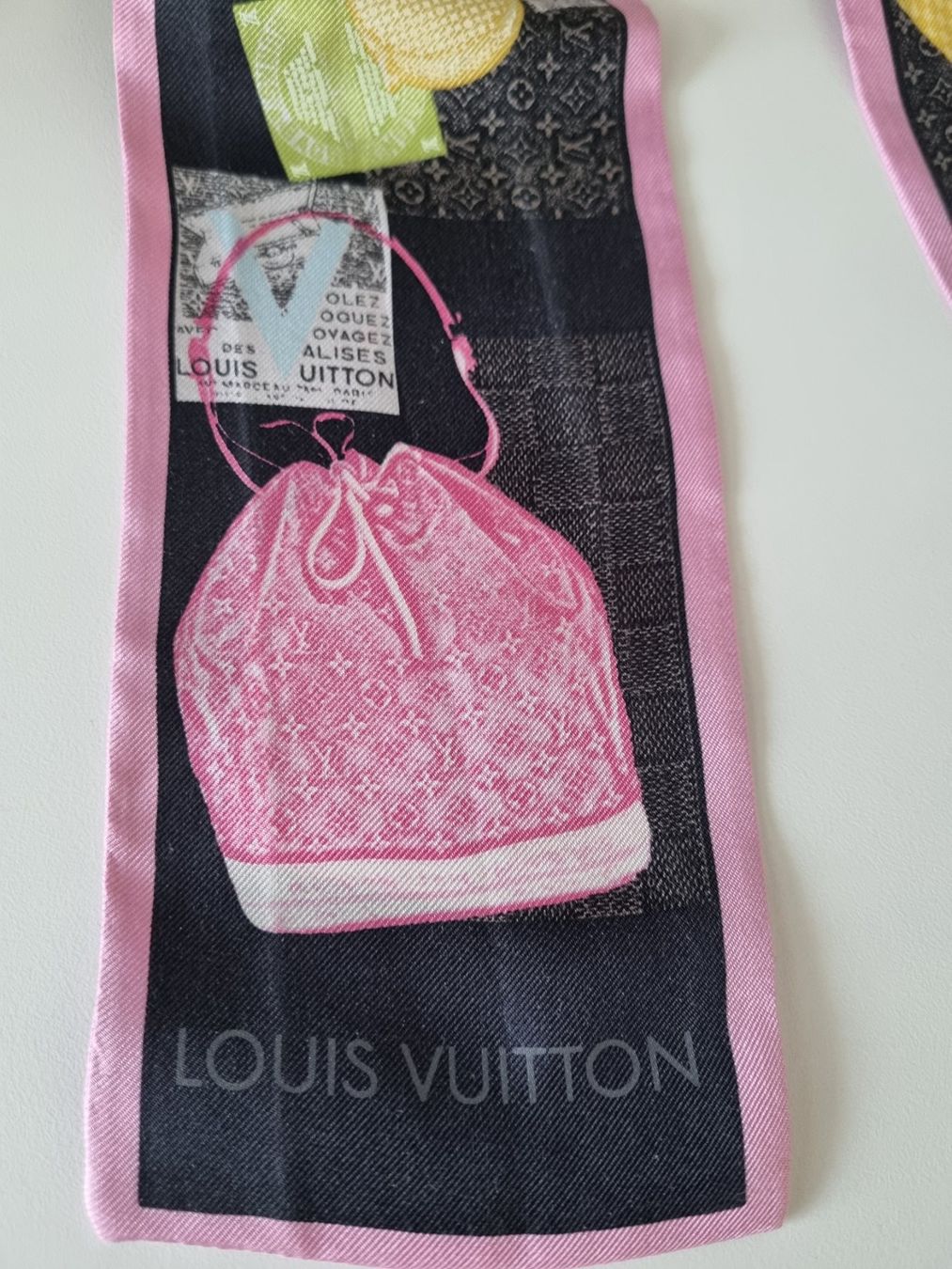 Louis Vuitton Foulard & Sciarpe: Louis Vuitton Bandeau Taschen-Bilder – Nuovo (secondo la descrizione) da Zofingen venduto da Felpa 1