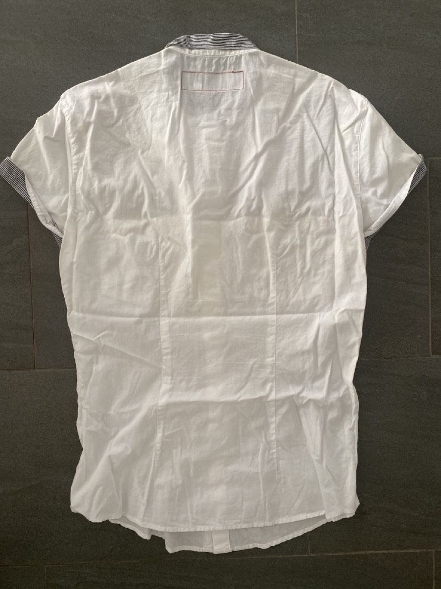 Armani Hemden: Chemise Armani Jeans blanche courte – Gebraucht aus Grenchen von O.r.i.g. 2
