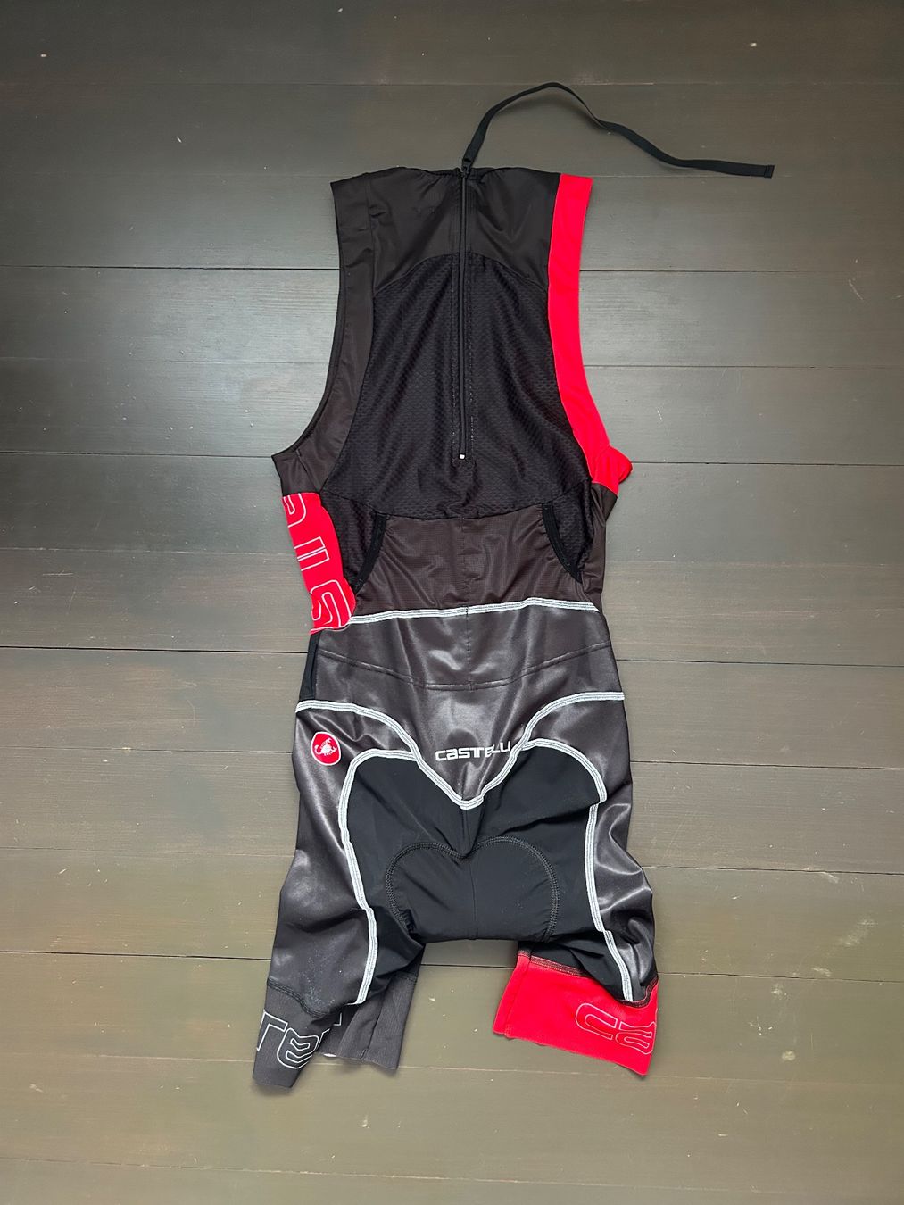 Castelli Canottiere & Pantaloni: Castelli combi triathlon homme – Usato da Bern venduto da CarolineSey 1