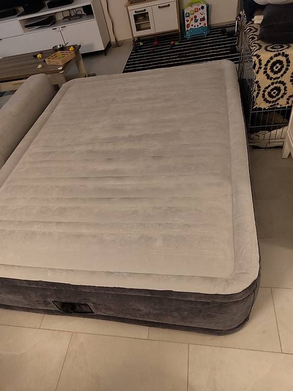 Matelas: Matelas gonflable 2 places – D'occasion à Châtelaine par fla_nk2q
