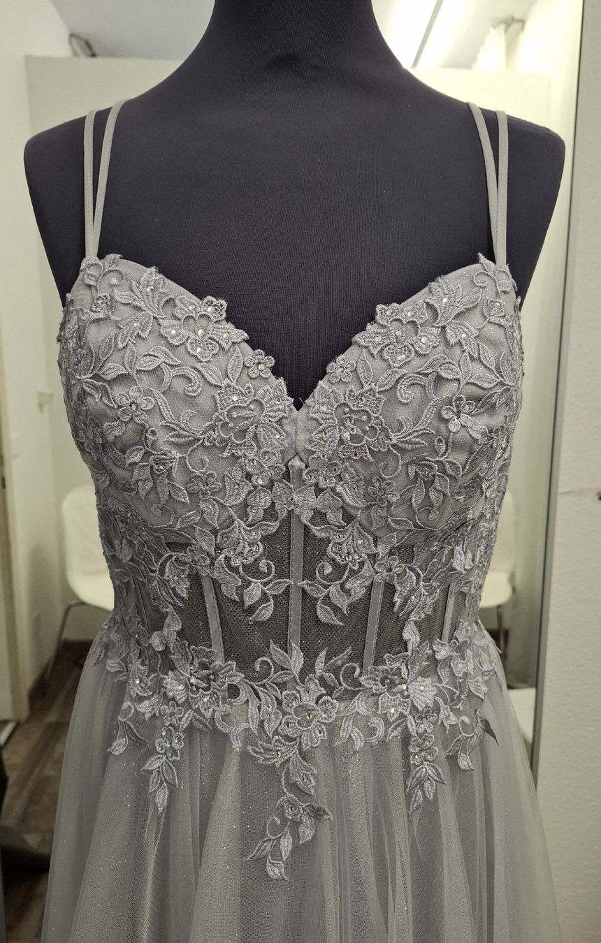 Vestiti: Kleid Silvergrey – Nuovo (secondo la descrizione) da Uster venduto da VMT. 1