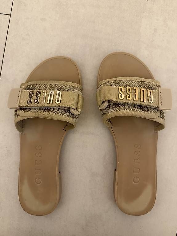 Scarpe da donna: Guess Slides beige – Usato da Rorschach venduto da Tara234 1