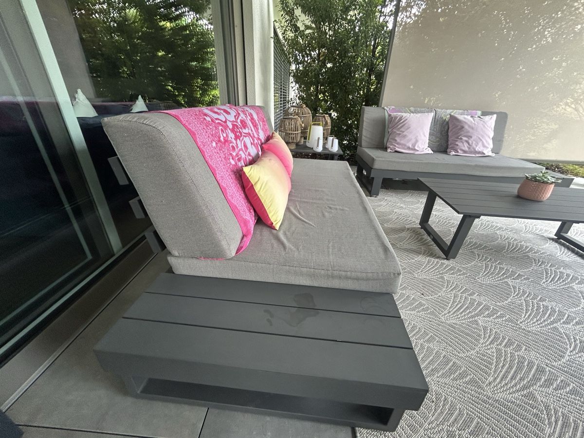 Divani: Salon de jardin 2 canapés + 1 table basse – Usato da Chambésy venduto da asalamolard 1