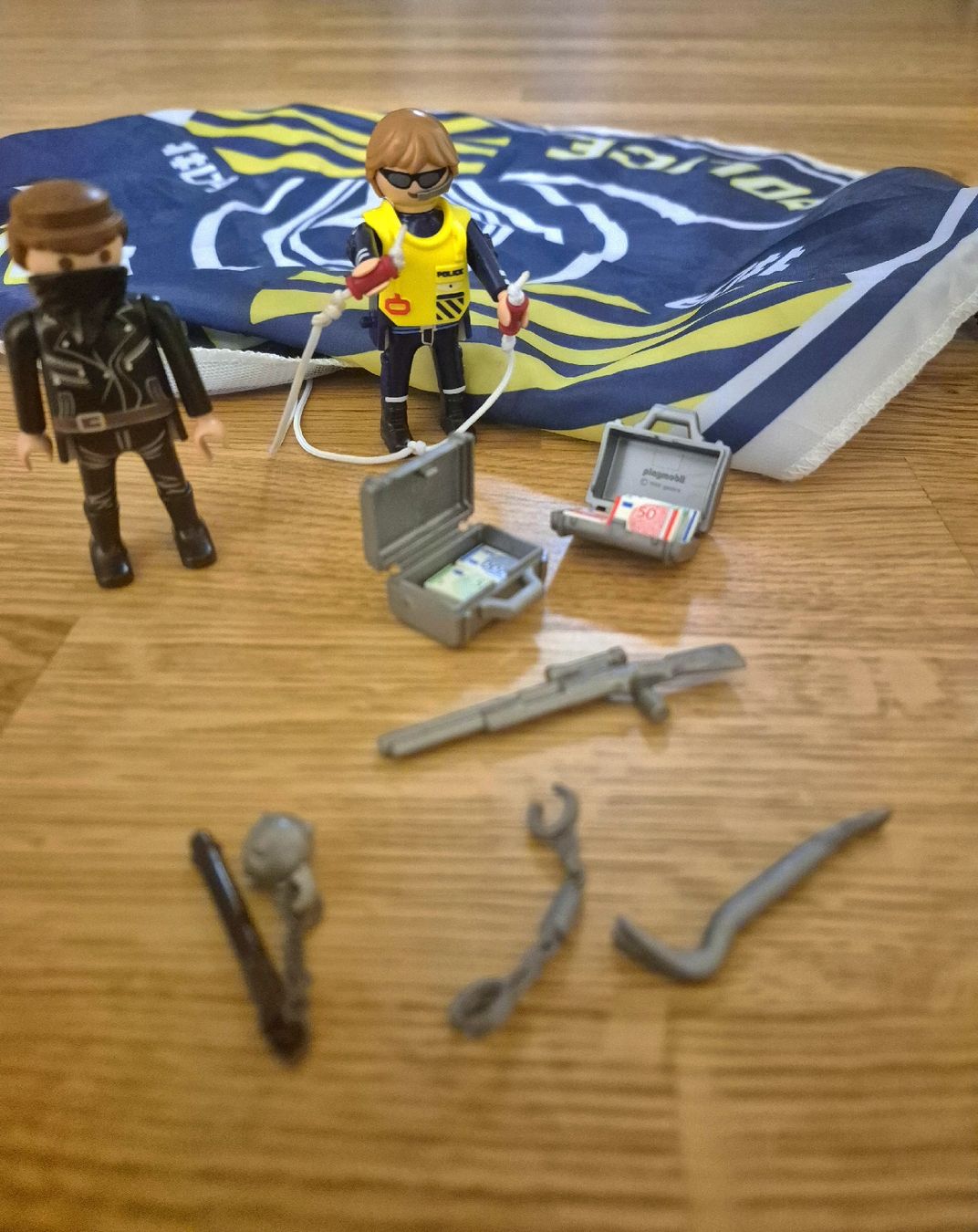 Playmobil Giocattoli: Playmobil Polizei – Usato da Zug venduto da mikey1130 1