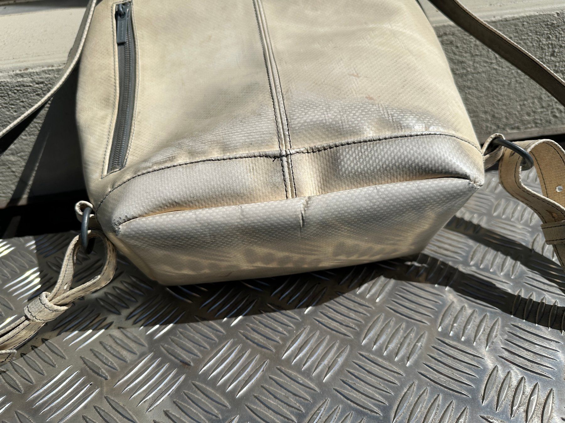 Freitag Zaini: Rucksack Freitag R123 Woolf crèmefarben matt – Usato da Gümmenen venduto da FelizitasHermann 2