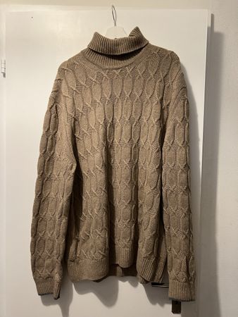 Schöner Woll Pullover Beige mit Zopfmuster