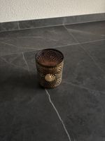 Gemütliches Teelichtglas in Gold, Windlicht, Schattenwurf