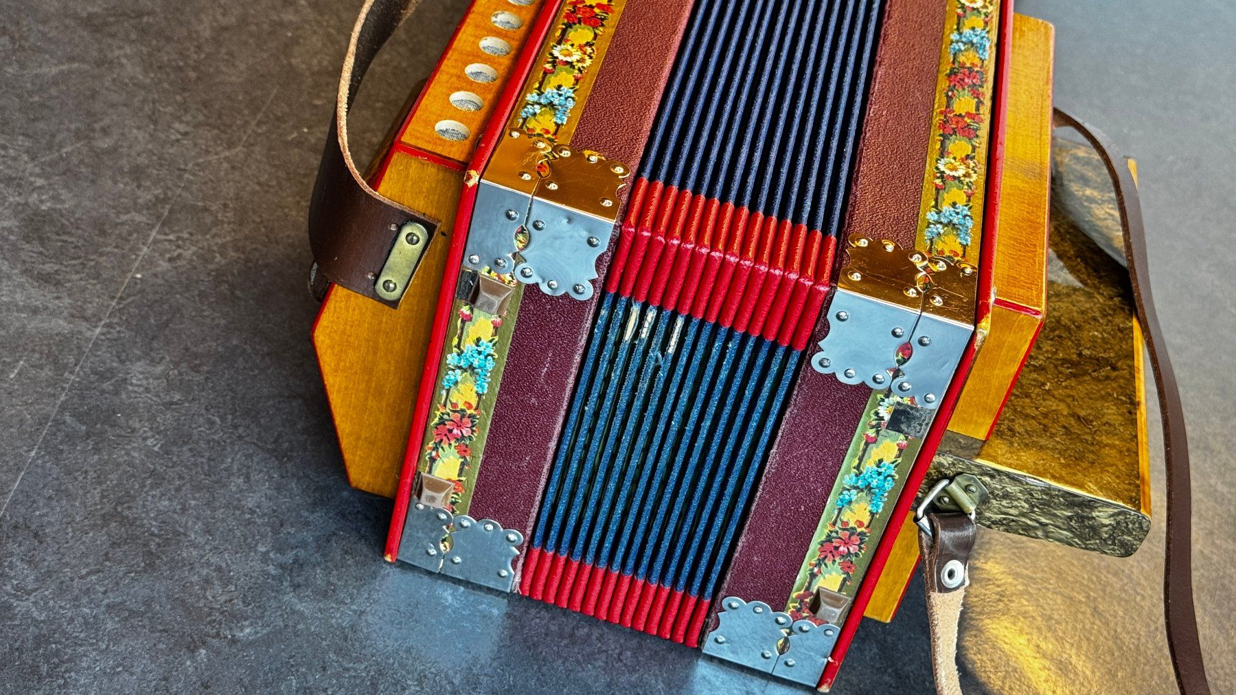 Gwerder Strumenti musicali: Schwyzerörgeli Josef Gwerder, Koffer, B, 18 Bass – Usato da Baar venduto da qsi2005 5
