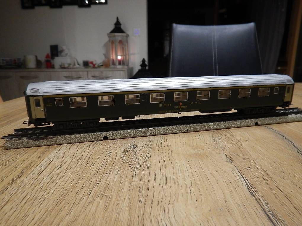 Modellini di ferrovie: Liliput SBB 1. Klasse Wagen – Usato da Frutigen venduto da Tony1813 2