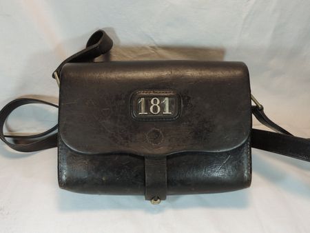 Bus/Zug Tasche Leder schwarz mit Nummer 181, Trageriemen