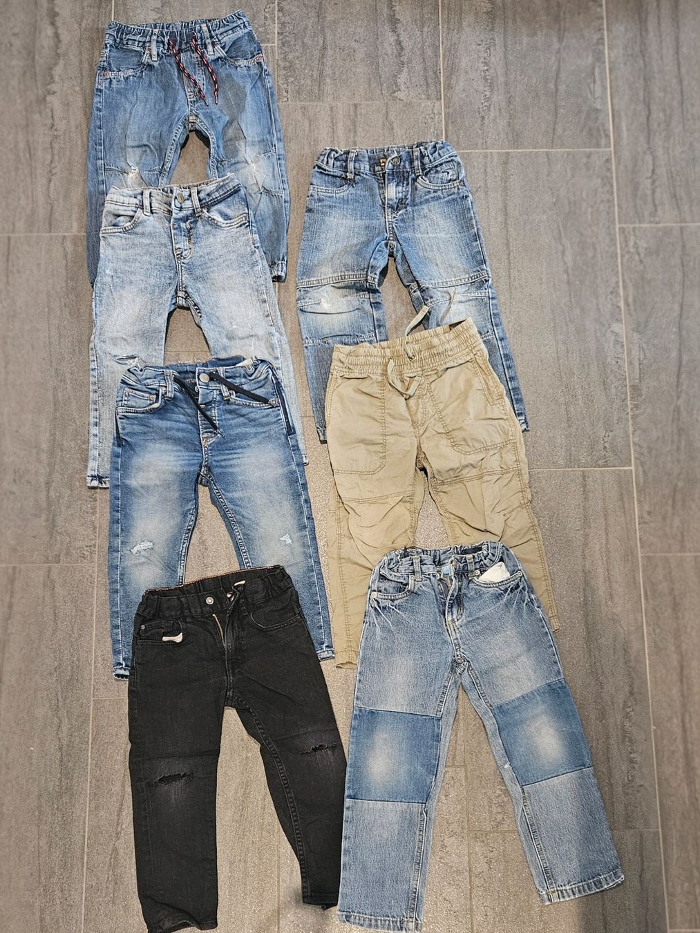 Kleiderpakete & -sets: Kinderkleidung Konvolut Grösse 104/110 – Gebraucht aus Rotkreuz von Kaffitanteli 3