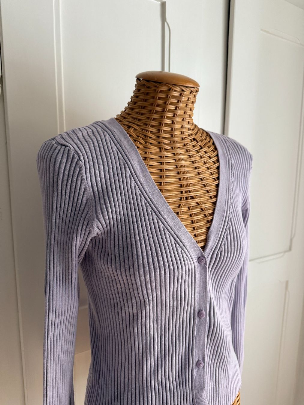 H&M Jacken: Strickjacke Cardigan flieder M – Gebraucht aus Zürich von Diazaio 1