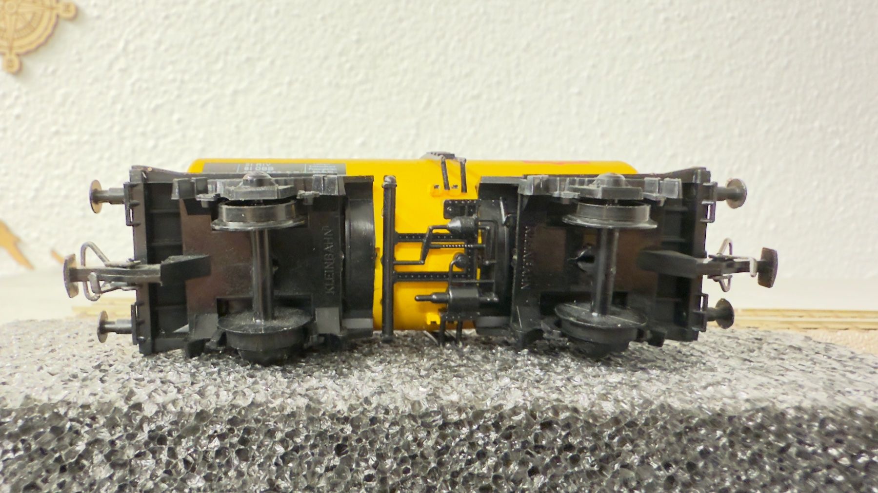 Kleinbahn Modellini di ferrovie: Kleinbahn Shell Tankanhänger H0 / DC mit EVP – Usato da Schlieren venduto da rat_lq6b 7