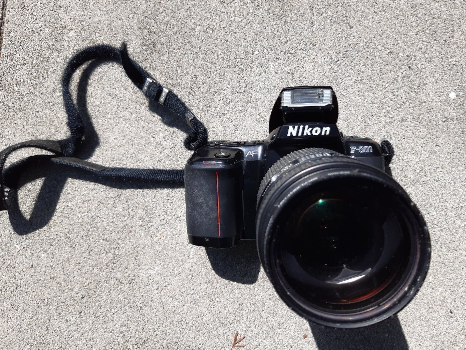 Nikon Kamera: Nikon F-601 analog Blitz SB-24, Objektiv – Gebraucht aus Steffisburg von Bosihalte-Salbei 4