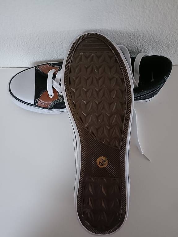 Scarpe da uomo: Schuhe Herren / Sneaker / Freizeitschuh HAZARD / Grösse 44 – Usato da Seedorf UR venduto da Chiefaid 2