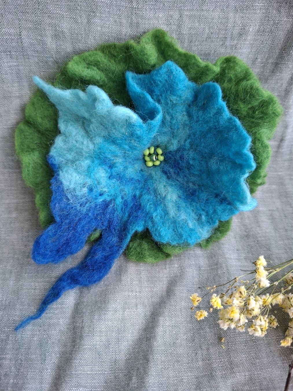 Spille & Fermagli: Broche Fleur en Feutre Bohème Chic – Nuovo (secondo la descrizione) da Lutry venduto da Sim_Sta 1