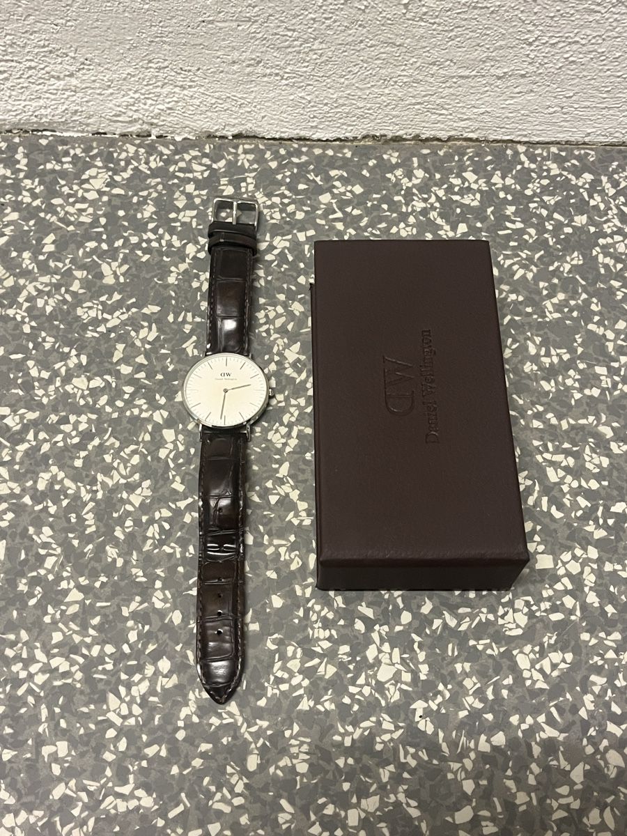 Daniel Wellington Orologi: Daniel Wellington Uhr braunes Leder – Usato da Zürich venduto da bretxo