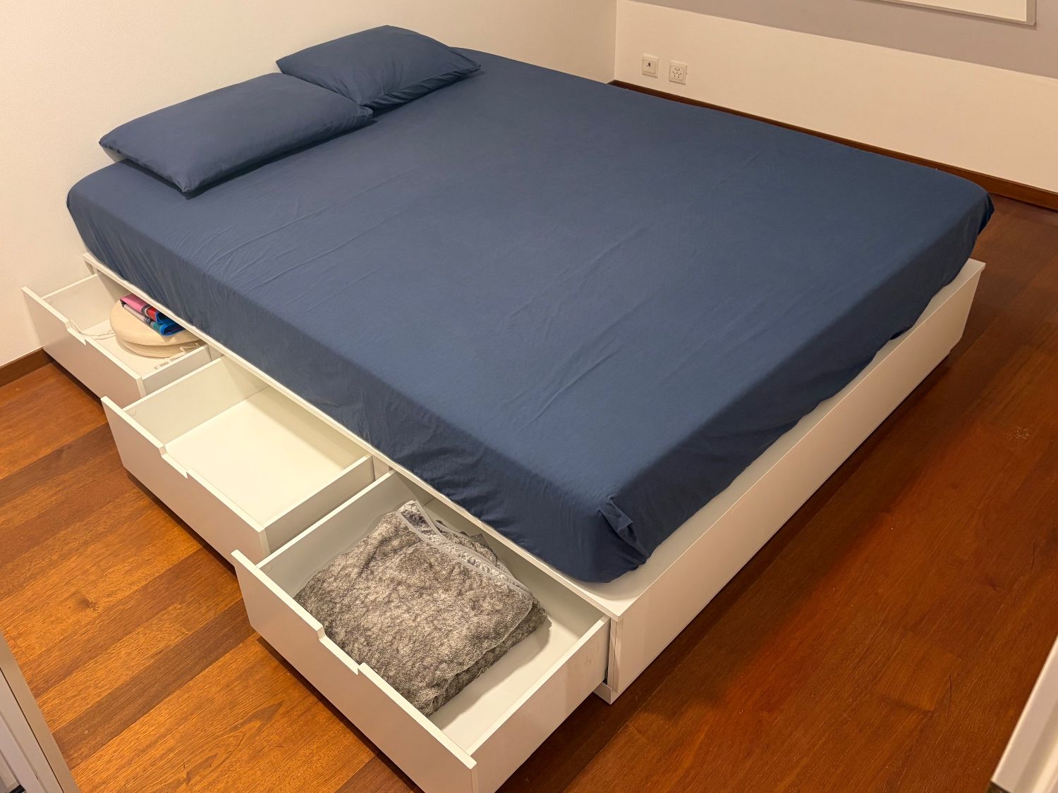 Ikea Letti: Lit double Ikea avec rangements – Usato da Genève venduto da tha_khs9 1