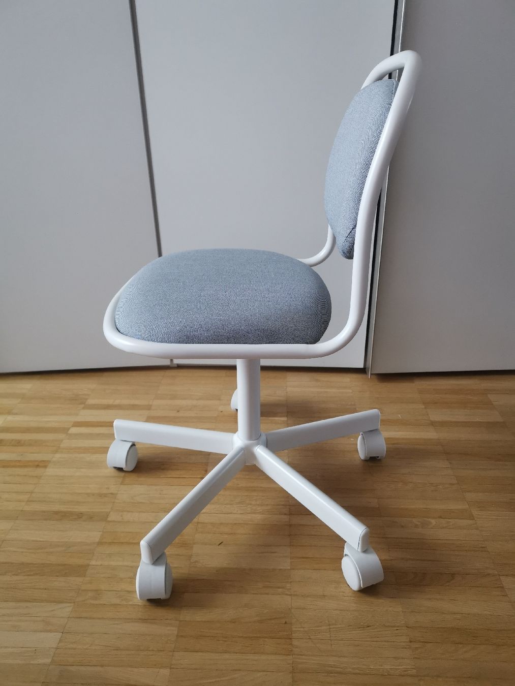 Ikea Stühle: Schreibtischstuhl Kinder neu – Neu und originalverpackt aus Zürich von cav_s5kd 1