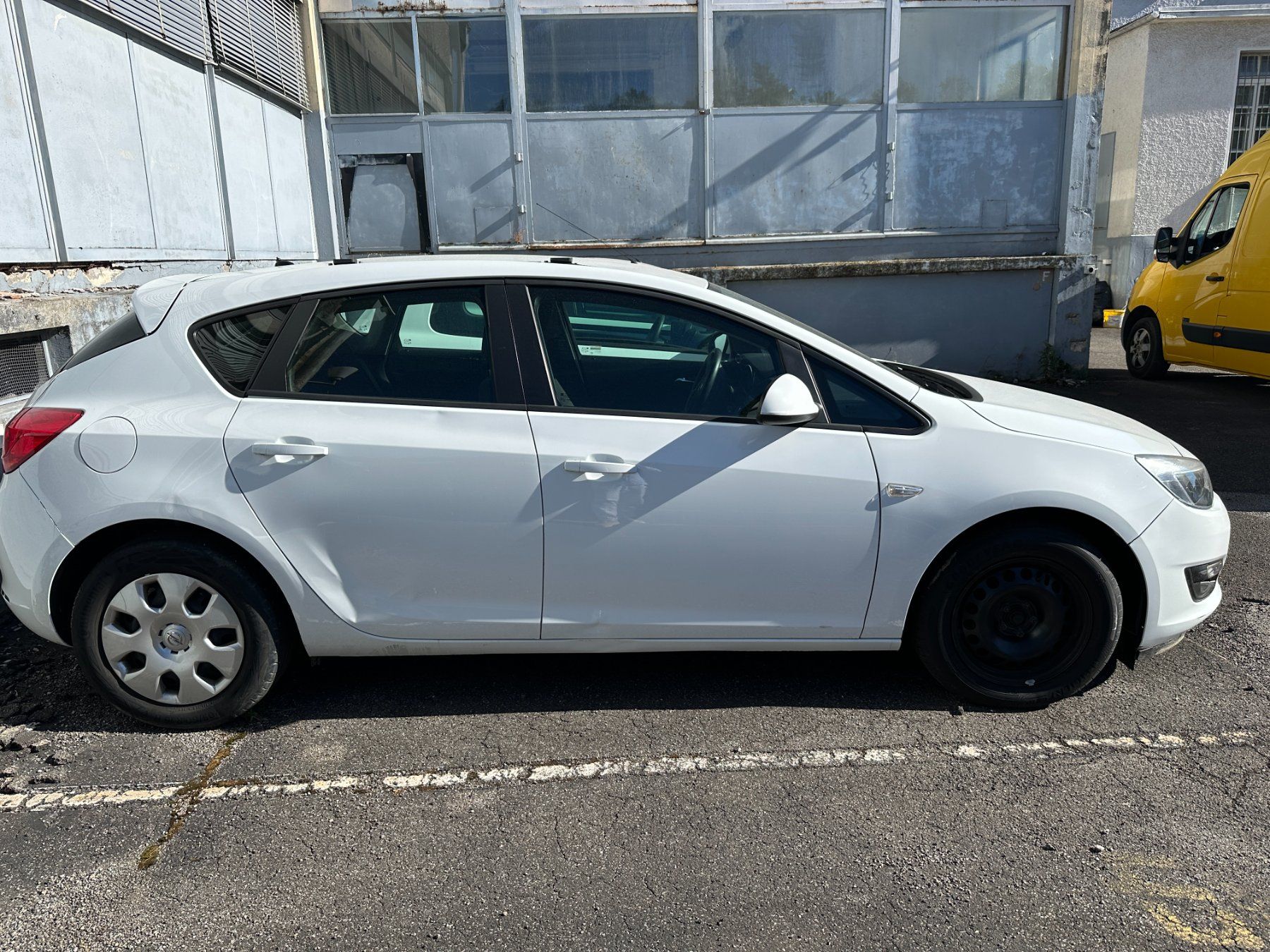 Opel Automobili: Opel Astra J 1.6 Fun Automatik – Usato da Neuenegg venduto da Potentino 4