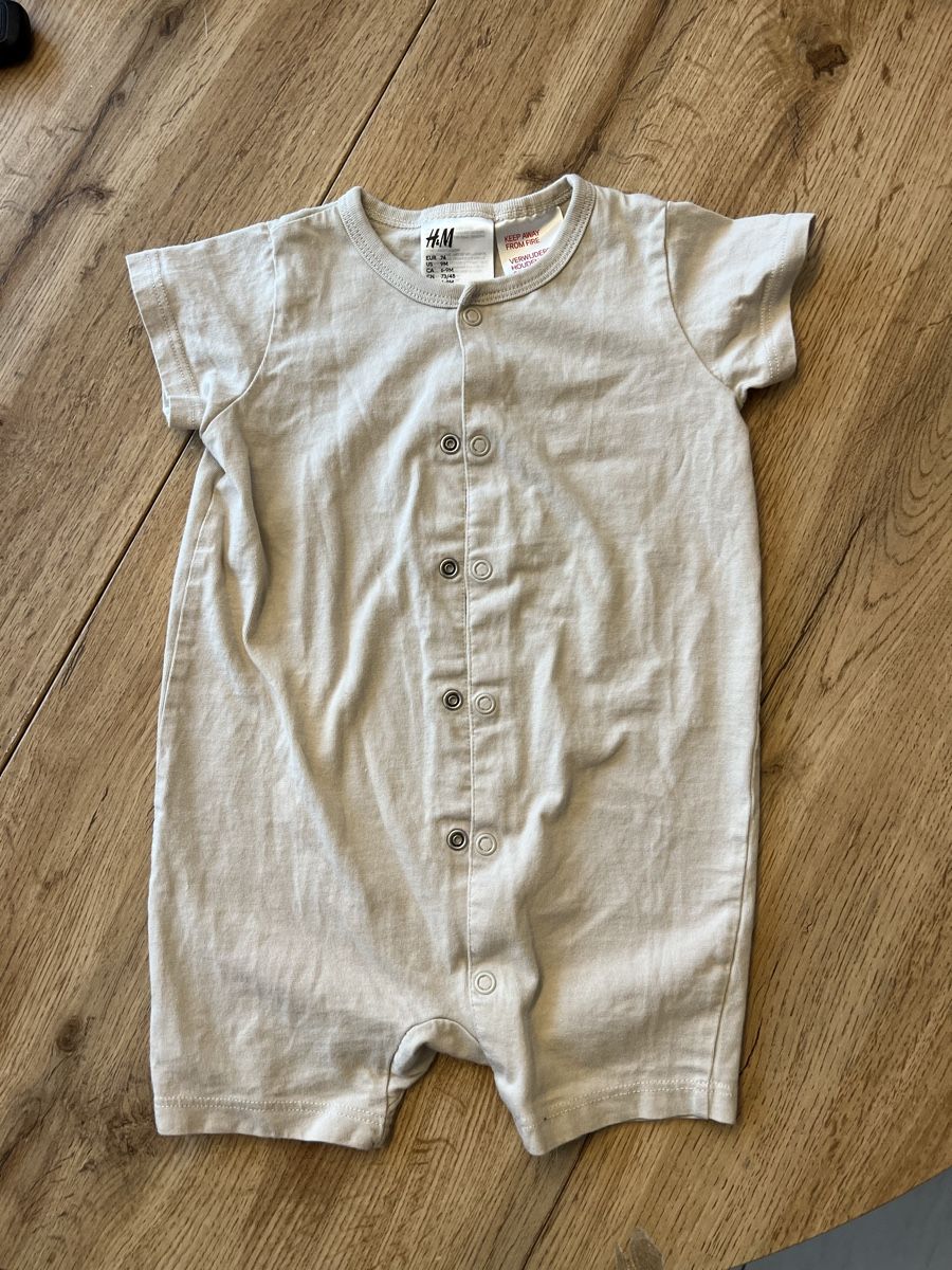H&M Strampler: Strampler Baby Gr. 74 – Gebraucht aus Kloten von tyrael93