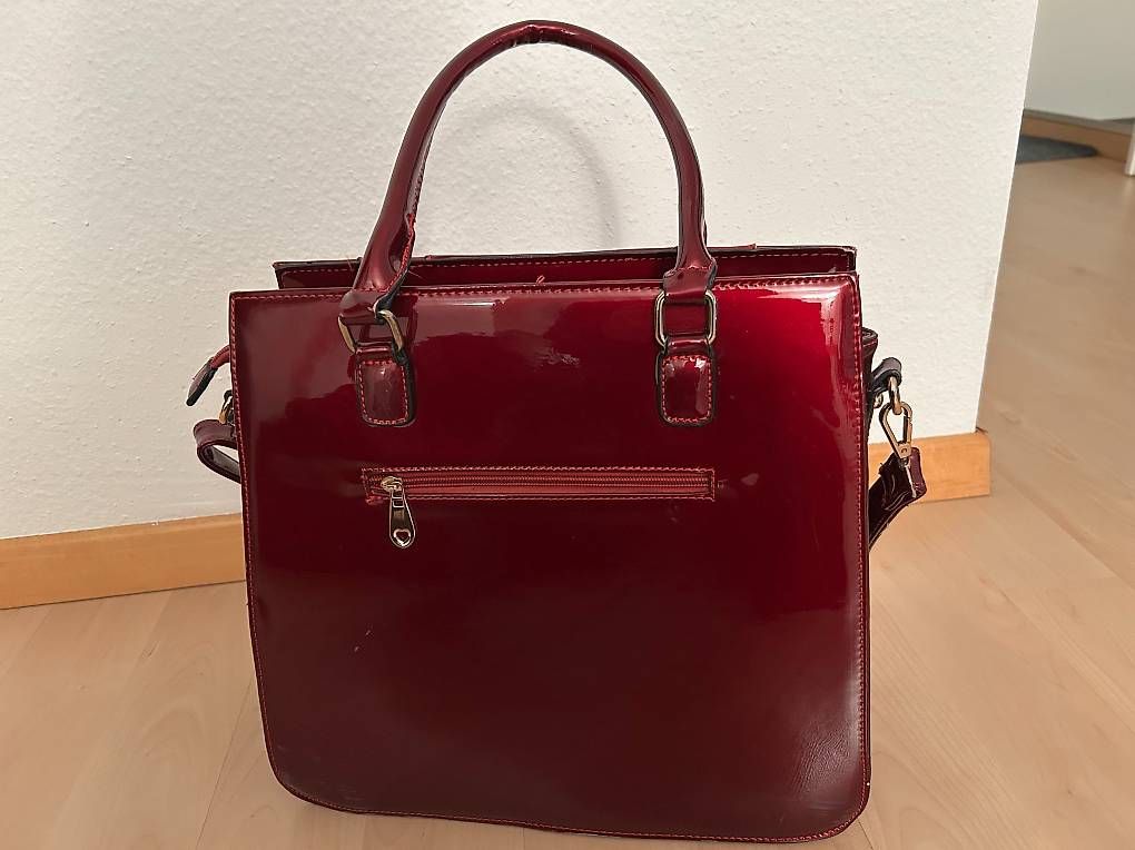 Borse da donna: Schicke, feste burgunderrote Tasche – Usato da Kilchberg ZH venduto da WorldTraveler11 1