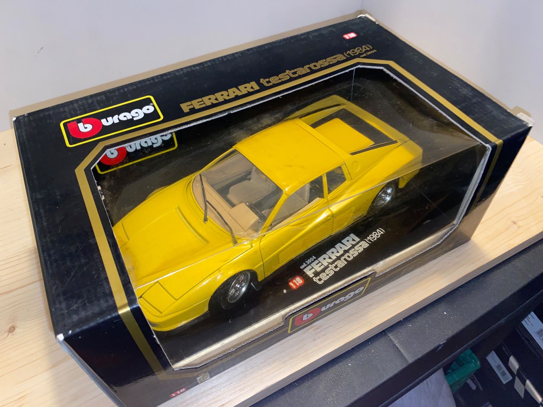 Ferrari Modellini d'auto: Ferrari Testarossa 1/18 – Nuovo (secondo la descrizione) da Wohlen AG venduto da PrivatSammlung 2