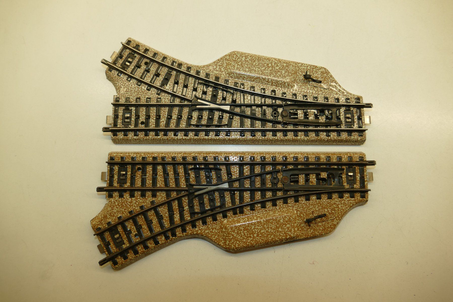Märklin Modellini di ferrovie: Märklin H0: M-Gleis Handweichenpaar 2 – Usato da Niederhasli venduto da rail-duerst