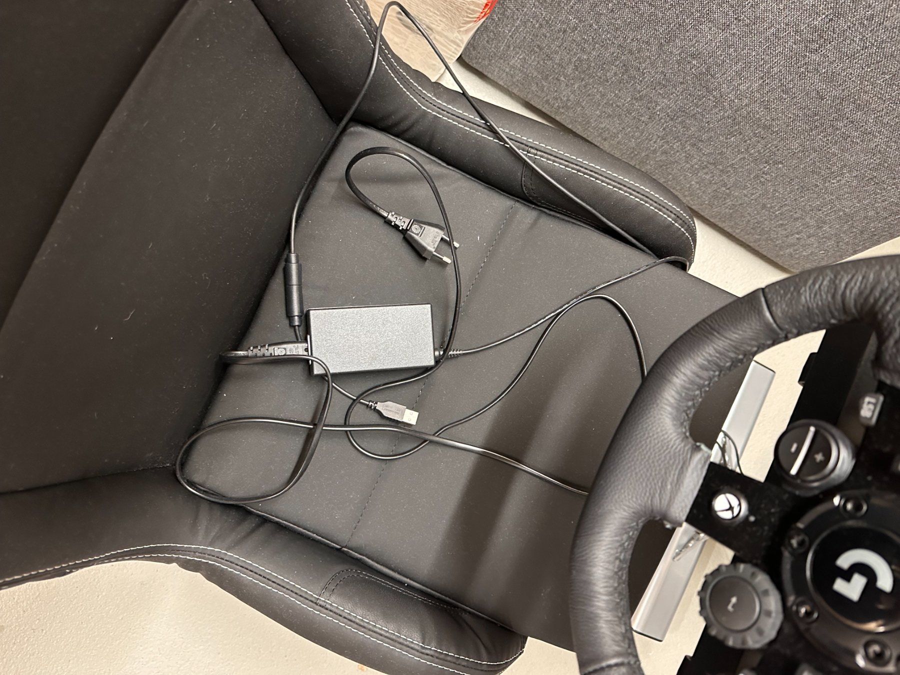 Playseat Sedie: Logitech G923 + Playseat Evolution – Komplettset – Usato da Wädenswil venduto da akm_p2km 2