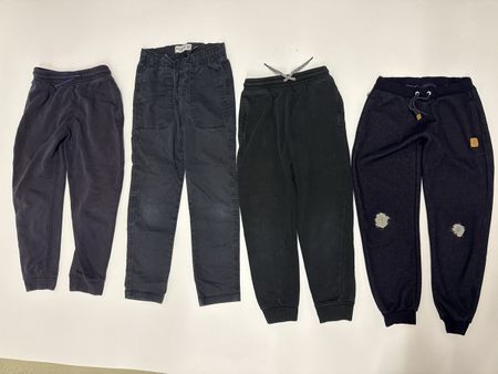 4 Kinderhosen Gr. 128/134 (9–10 Jahre)