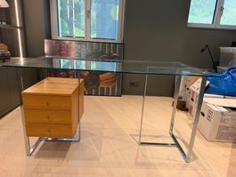 Design Schreibtisch aus Glas mit Schubladen
