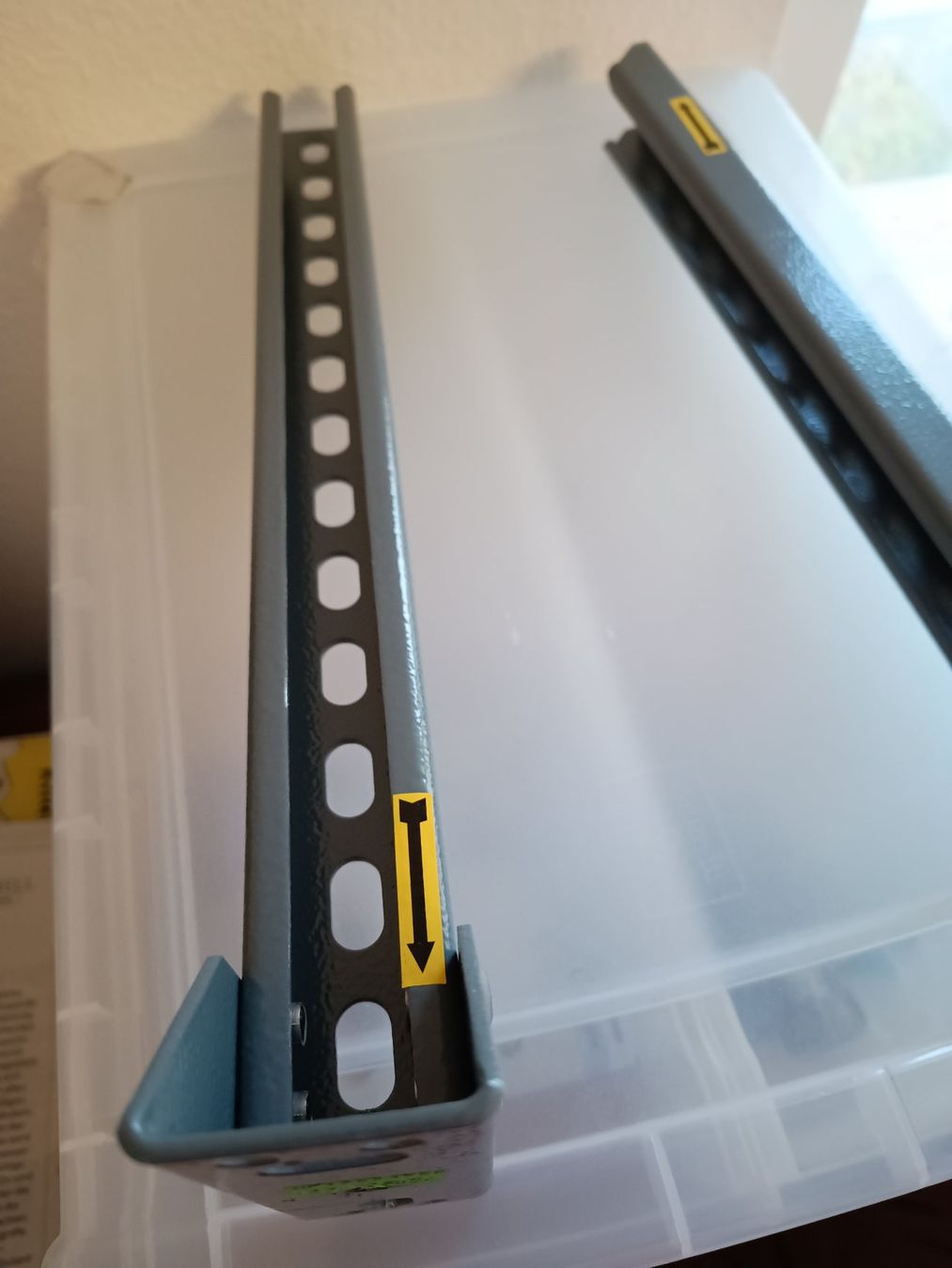 Ferramenta: 2 gleiche Winkel, neu – Nuovo (secondo la descrizione) da Döttingen venduto da Schlei 1