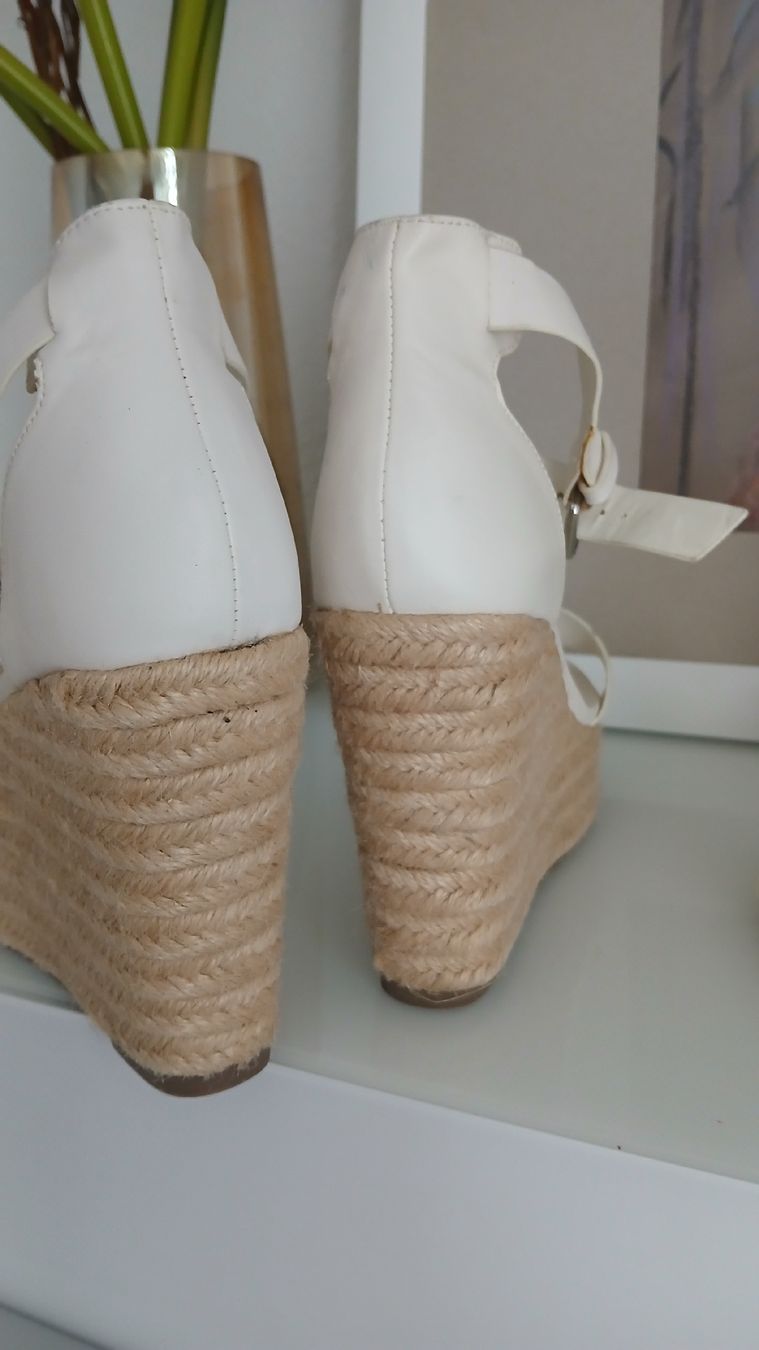 Scarpe da donna: weisse Pumps Gr40 aus Kunstleder – Usato da Beinwil am See venduto da Superchance 3