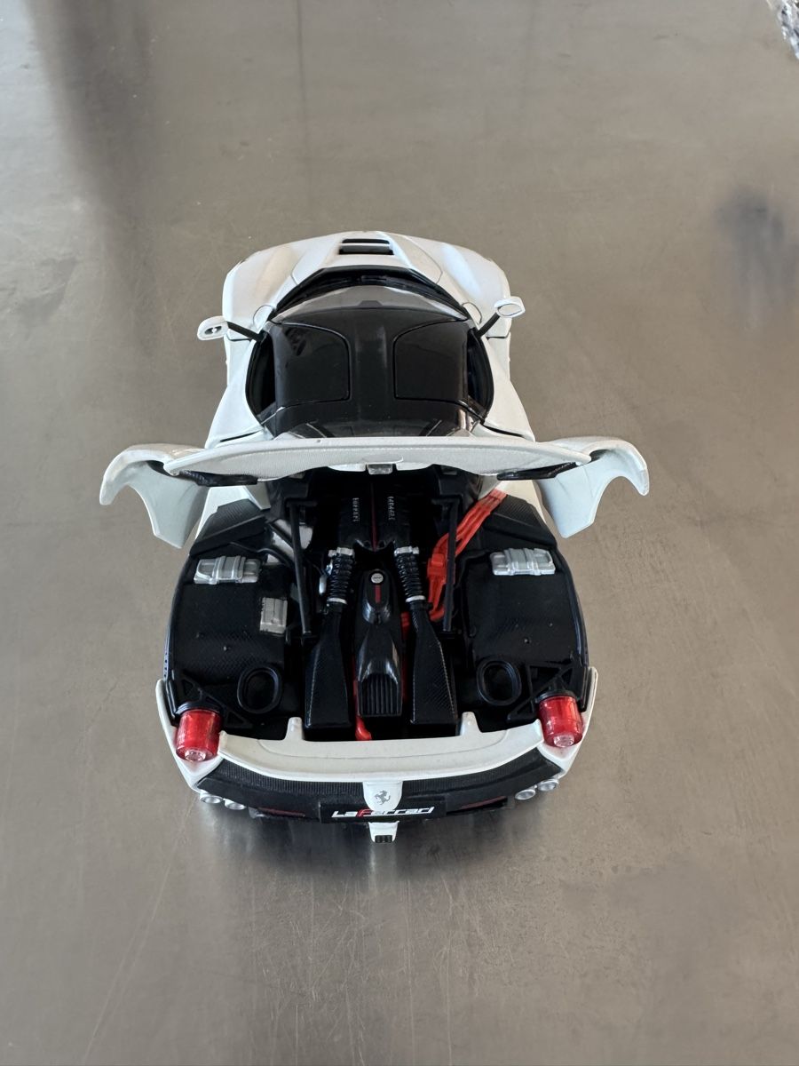 Bburago Voitures modèles: LaFerarri Spielzeugauto – D'occasion à Zürich par JulioZuerich 3