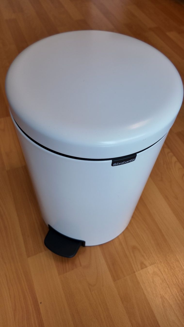 Brabantia Cestini per rifiuti: Brabantia Newlcon 20 lt – Usato da Wila venduto da Maxli00