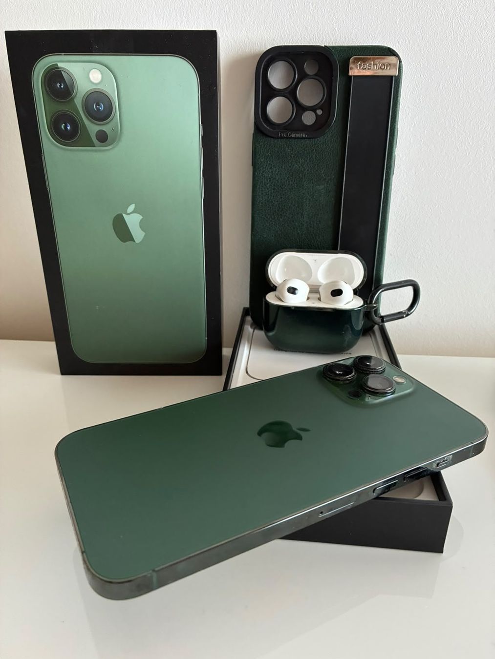 Apple Handys / Smartphones: Iphone 13 Pro Max plus Airpods! – Gebraucht aus Hägglingen von MR.BG 1