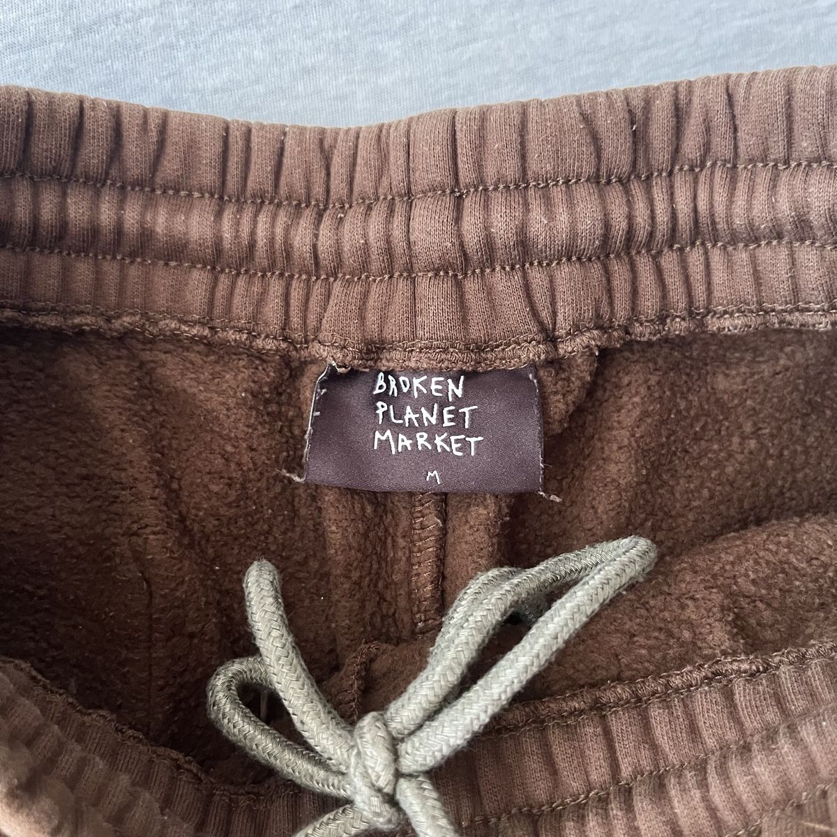Pantaloni: Broken Planet Market Shorts brown size M – Usato da Kirchberg SG venduto da schwarzekatze7 1