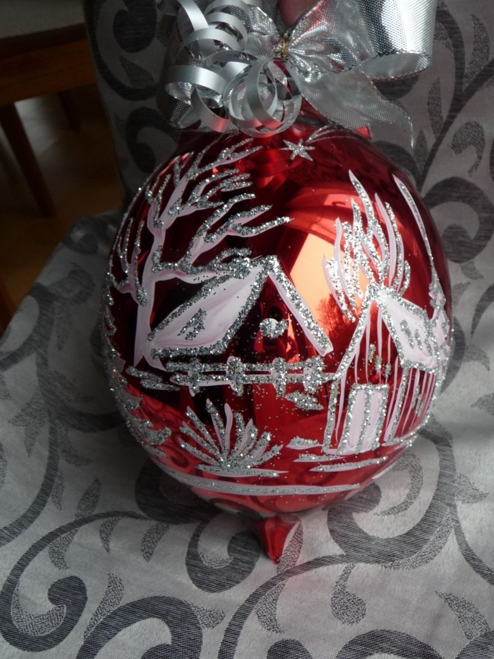 Tutte le decorazioni: gr. rot-silberne Christbaumkugel Weihnachtskugel Dekoration – Nuovo e nell'imballaggio originale da Alpnach Dorf venduto da marvo