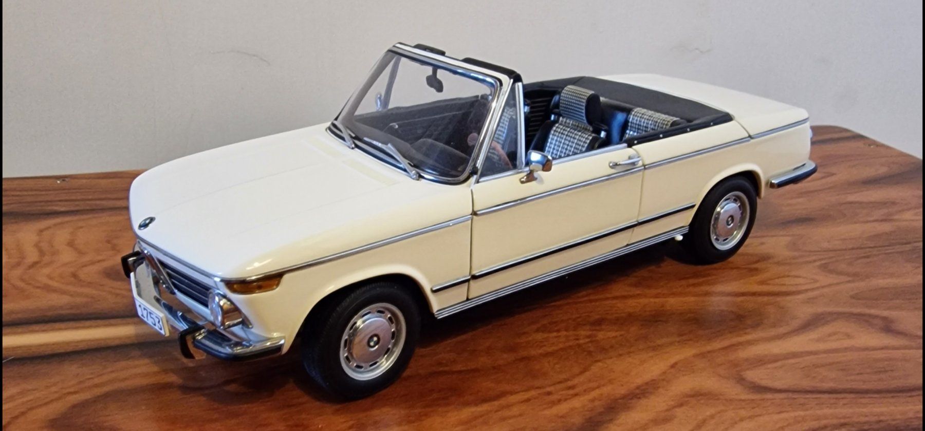 Autoart Modellini d'auto: Autoart 1:18 BMW 2002 Cabriolet – Usato da Rüti b. Büren venduto da tempo50