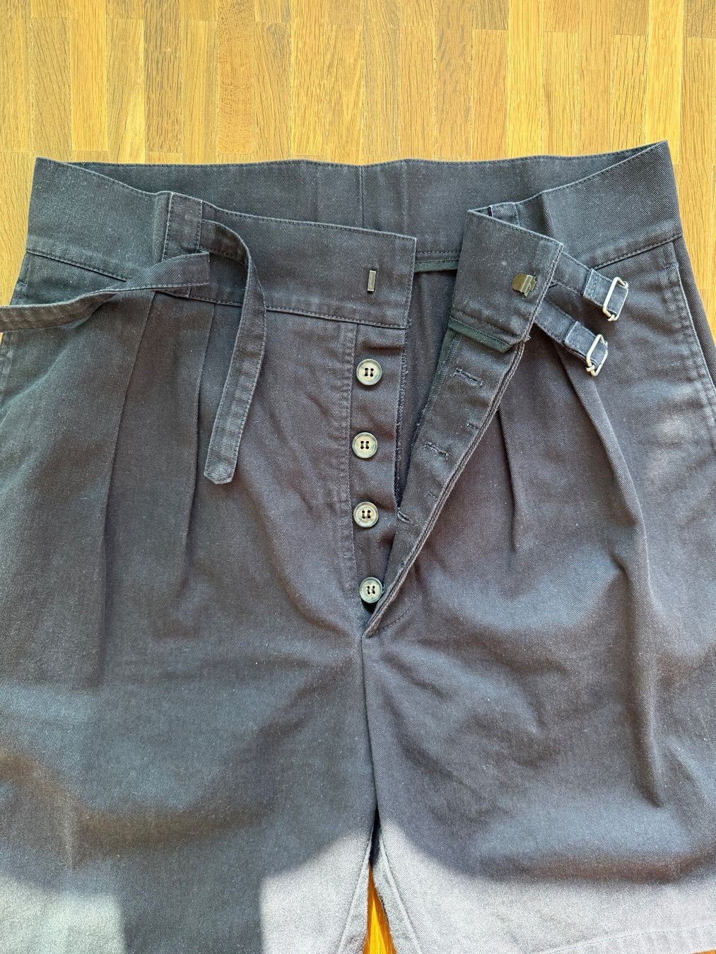 Pantaloni: INFORMALE safari shorts navy / 32 – Usato da Zürich venduto da Anil_sag 2